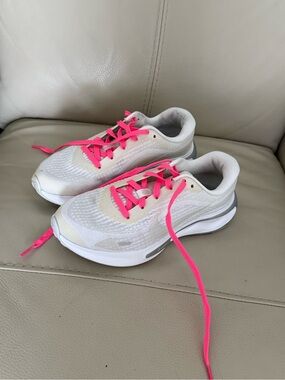 Nike Women's White Sneakers with Neon Pink Laces